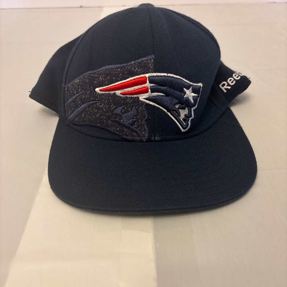 Reebok New England Patriots Fitted Hat Cap NFL Vintage S/M